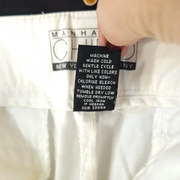 Manhattan Chino White Capri - Picture 8 of 8